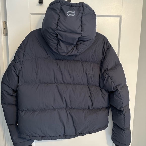 Aritzia Super Puff Shorty - Picture 2 of 4